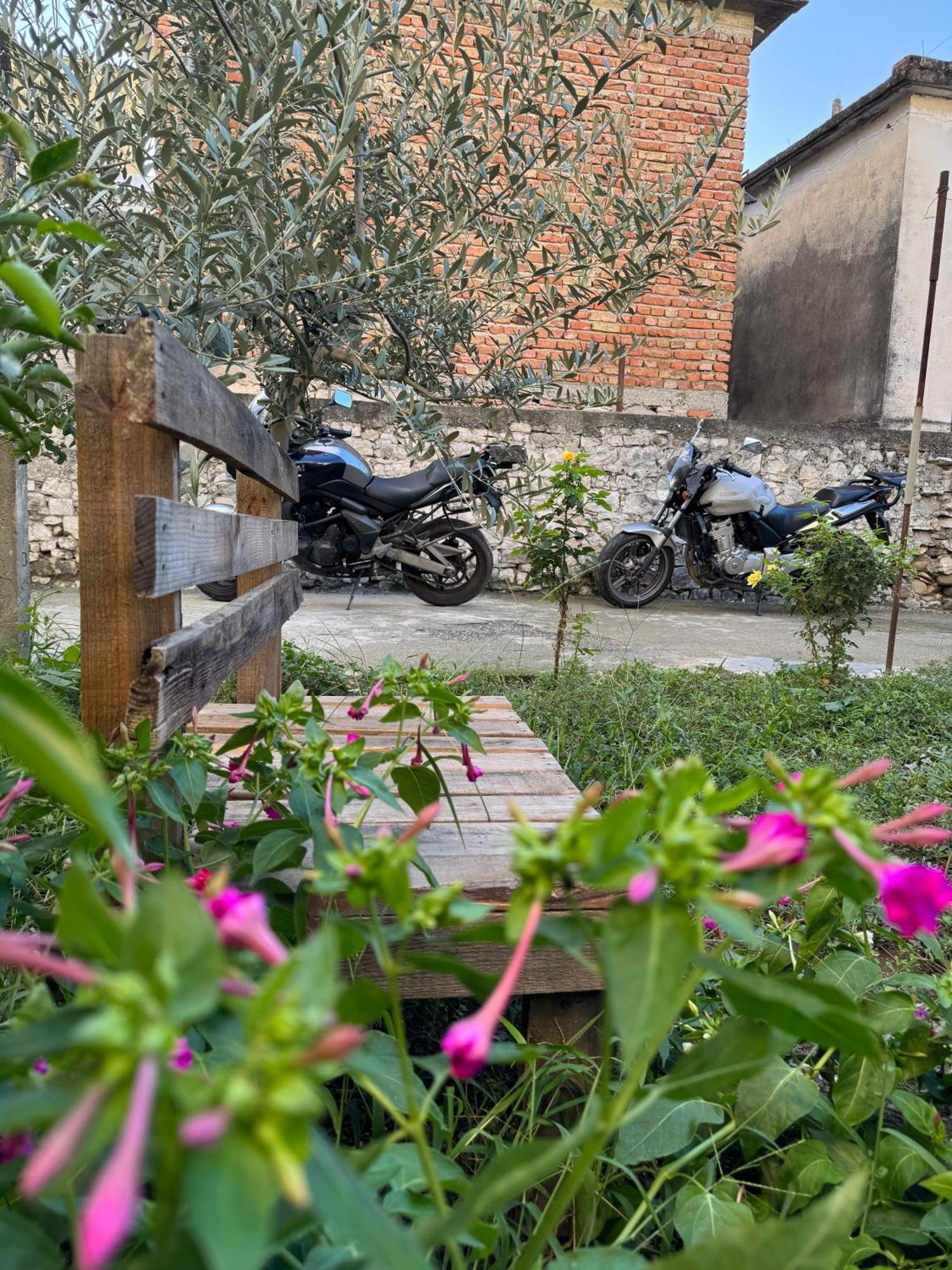A Pousada Ardjon House Berati Exterior foto