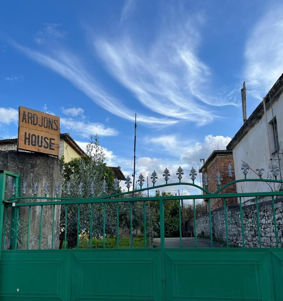 A Pousada Ardjon House Berati Exterior foto